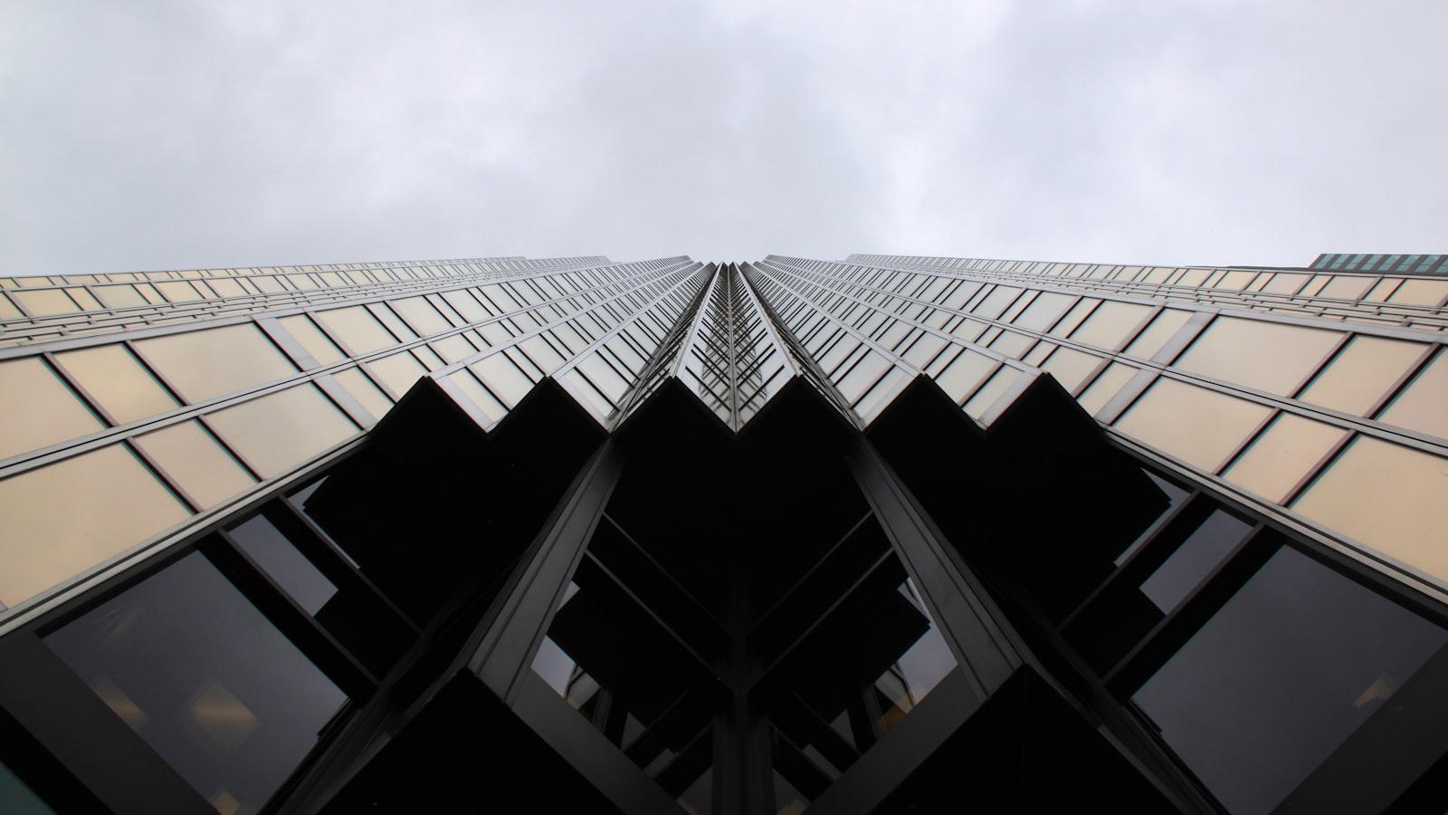 Scheffler leads by 5 at RBC ahead of Mon. finish - Struggling Stars: Top-Ranked Players Fall Behind at RBC