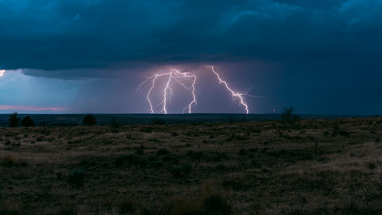 World No. 2 withdraws before tee time in major-title defense 1. Shock Withdrawal: World No. 2 Bows Out of Major Title Defense