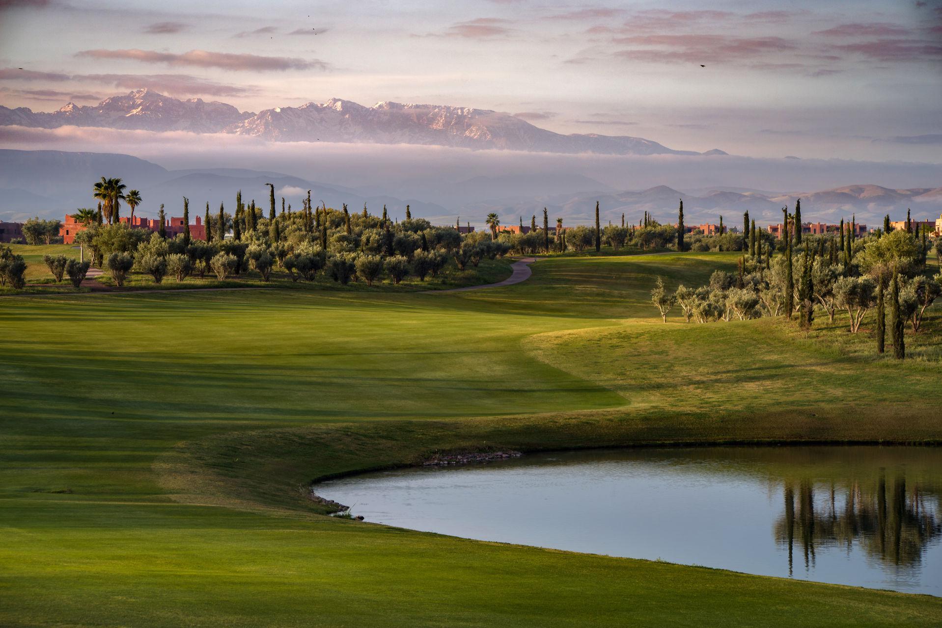Performance Enhancement through the Lens of Sam Snead's Golfing Mastery **Psychology of Golf: Embracing Confidence and Overcoming Pressure**