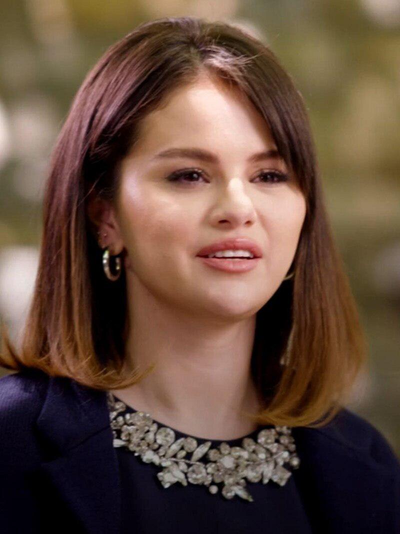 Selena Gomez Stuns as a Bratz Doll on SNL: A Transformative Performance #SelenaGomez #SNL #Shorts Selena Gomez Bratz doll