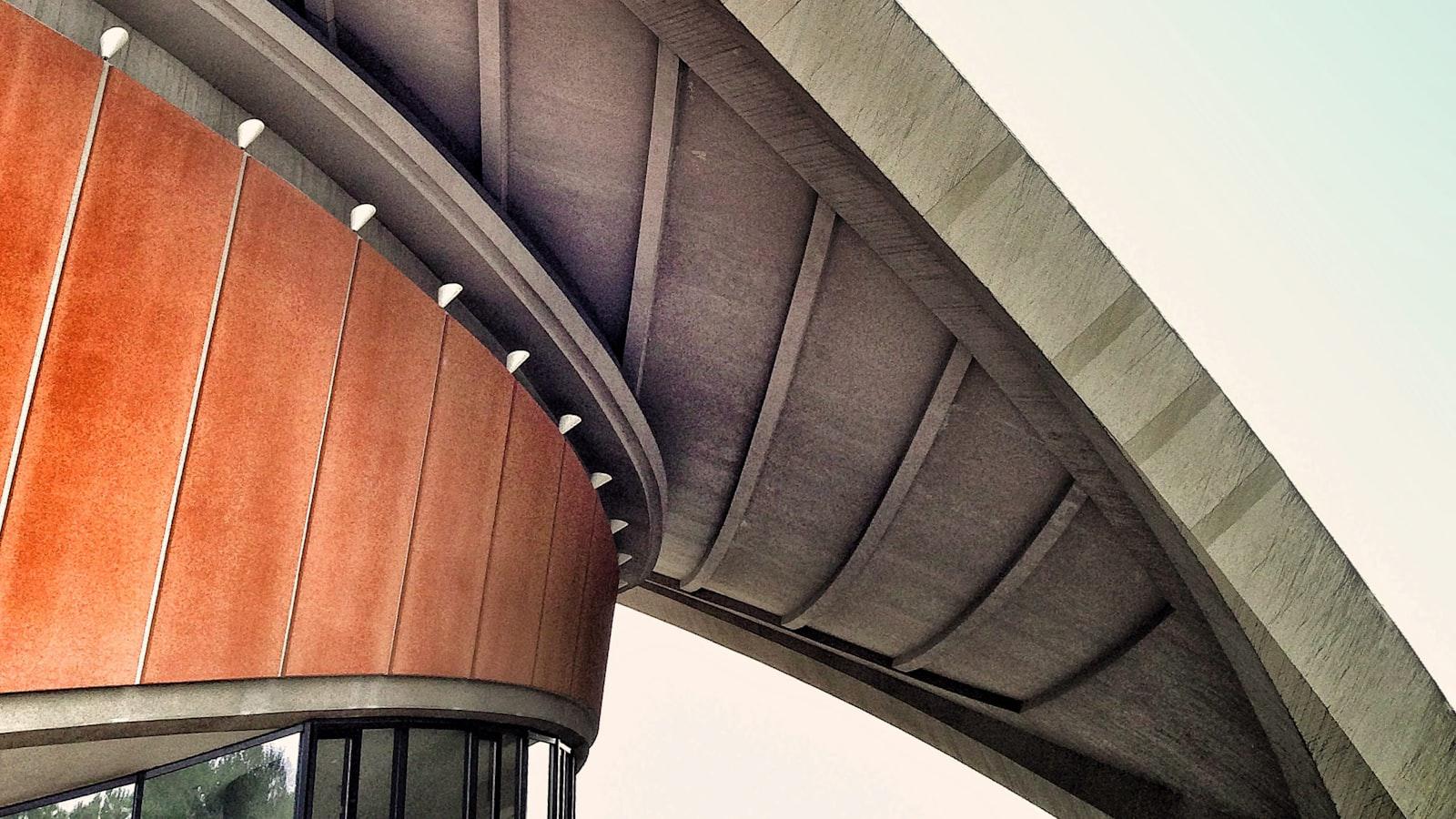 Jordan Spieth's drive goes awry. Then a fan gets a $20, a ball and a welt - Bruised and Bewitched: Welting leaves lasting mark