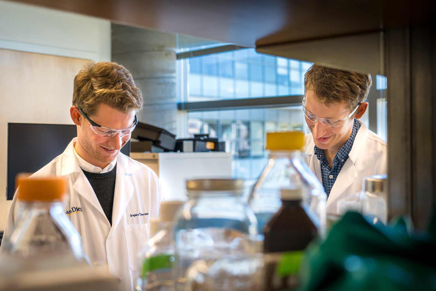 Amy Poehler saw the vision ✨ #HartToHeart #KevinHart #AndySamberg #Shorts Science