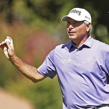 PGA Legend Fred Couples' Unconventional Chipping Technique Explained PGA Legend Fred Couples' Unconventional Chipping Technique Explained