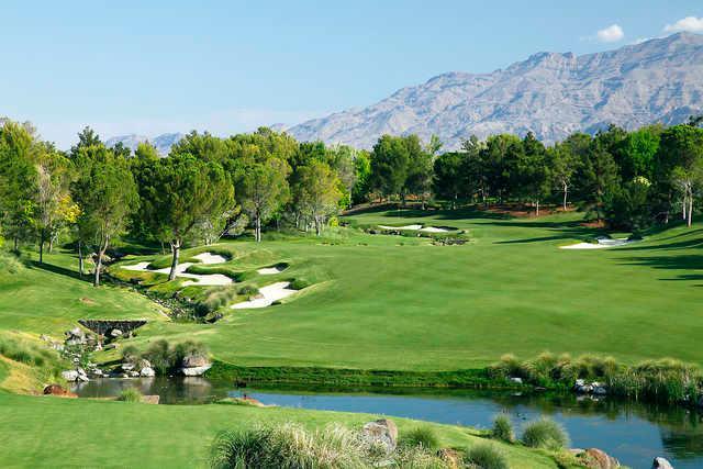 **Unveiling the High-Stakes World of Shadow Creek: A Million-Dollar Golf Gamble!** - Financial Extravagance at Shadow Creek