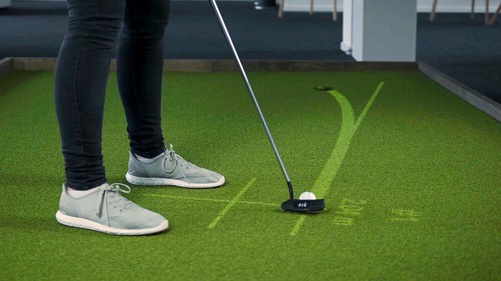 **Mastering the Game: Unlocking Golf Performance Through Subtle Techniques** Mastering Green Reading: The Art of Putting