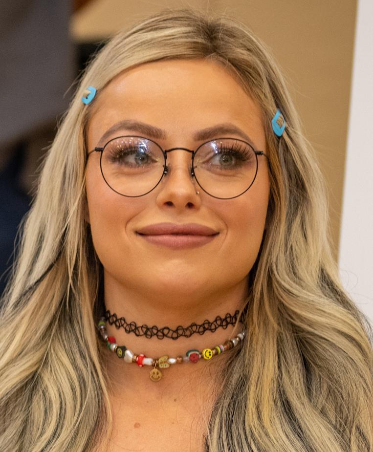 **Against All Odds: LIV Hopeful Soars to the Top of Q-School After Borrowing Clubs!** LIV hopeful borrows clubs from caddie's friend, blitzes Q-school leaderboard