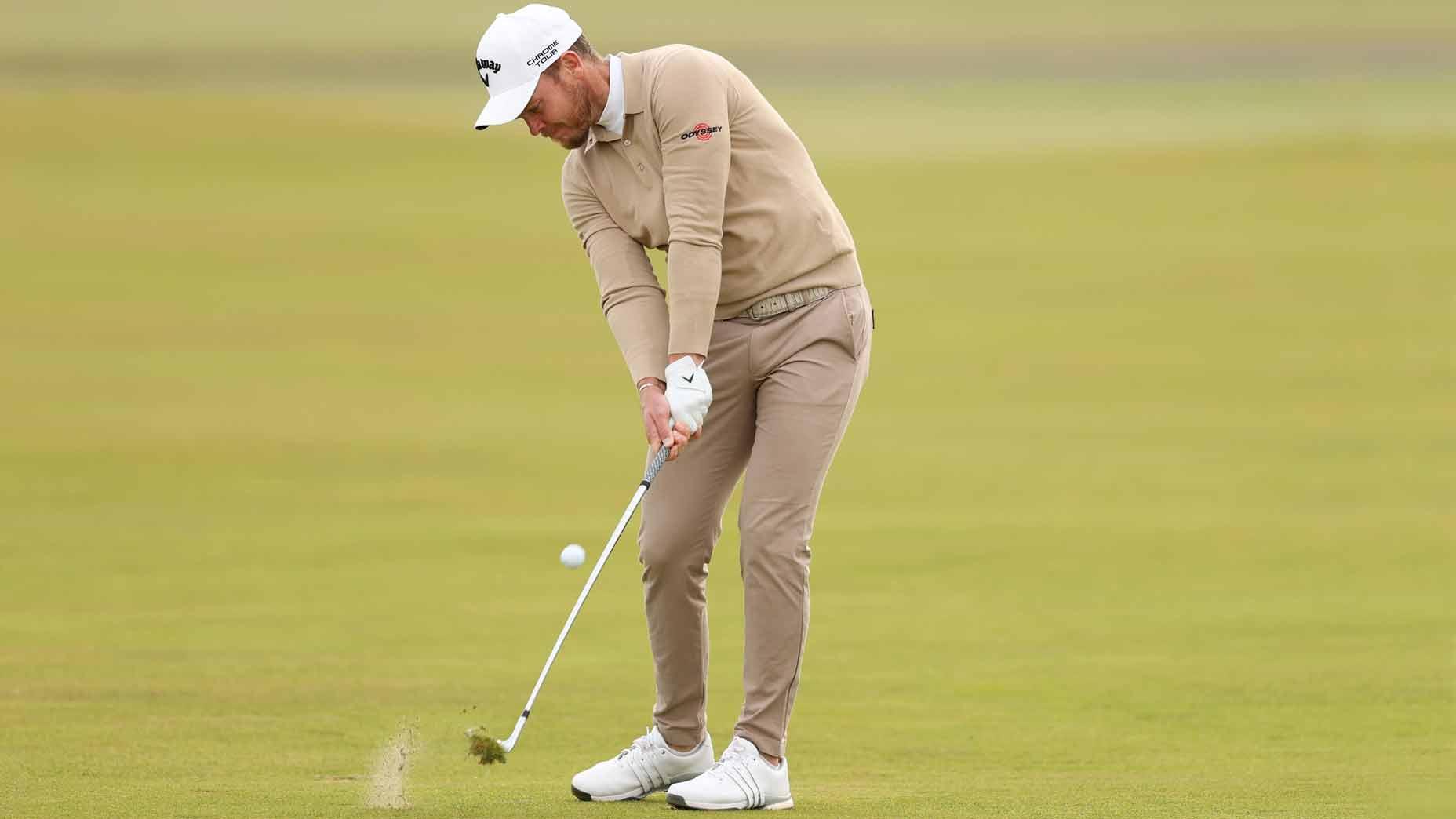 Swinging into Laughter: You Won't Believe This Unique Golf Move! đ golf move