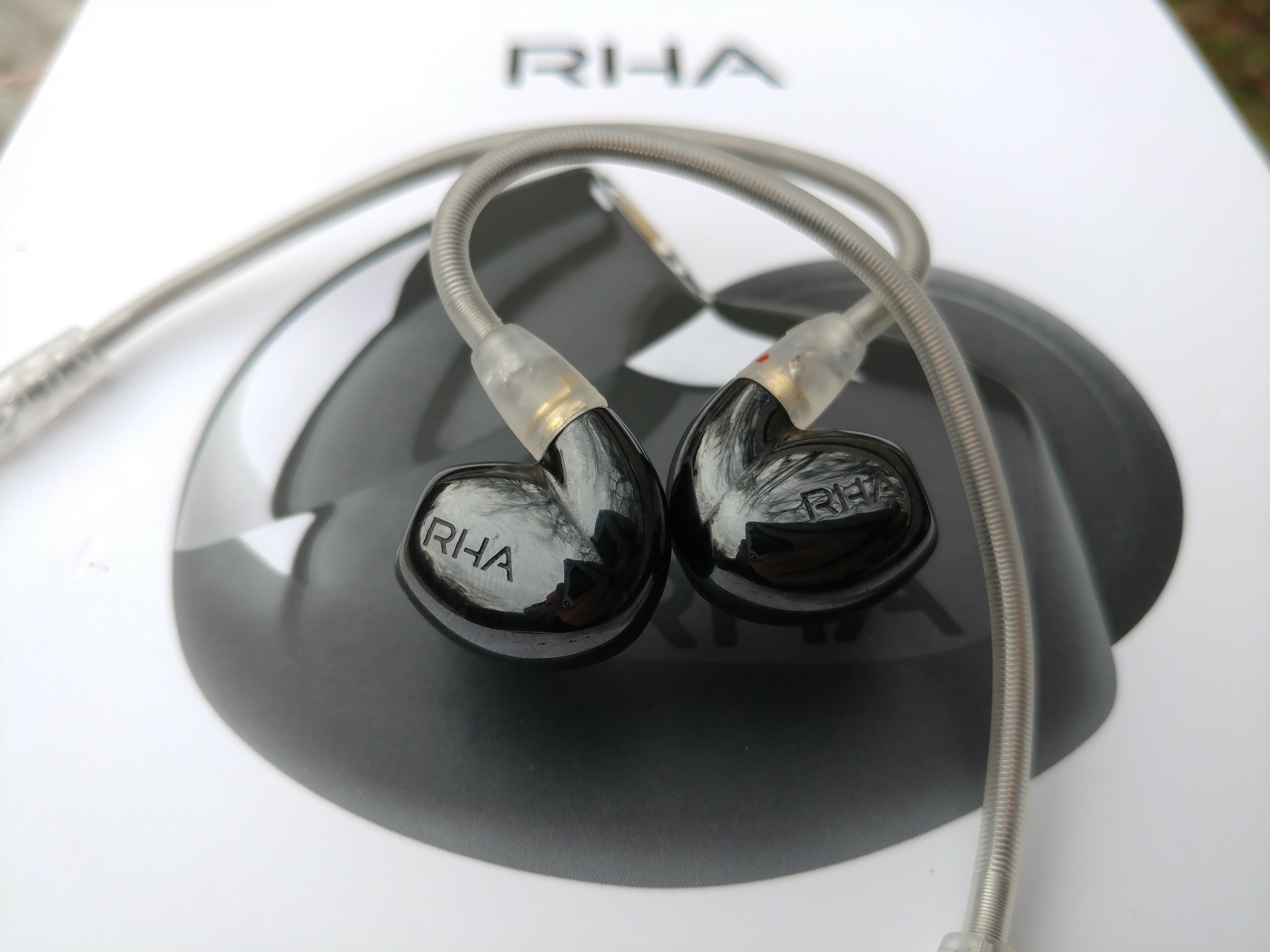 Is It Allowed? The Rules on Changing Golf Balls Mid-Hole Revealed! Here's a comma-separated list of relevant keywords from the heading