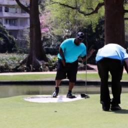 Awkward interruption disrupts Tour Championship’s decisive moments Unexpected interruption halts final group play and exposes communication breakdowns