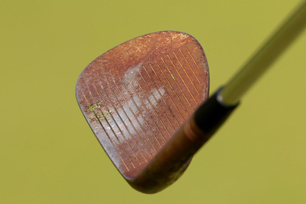 Why is Tiger Woods’ TaylorMade wedge covered in rust?