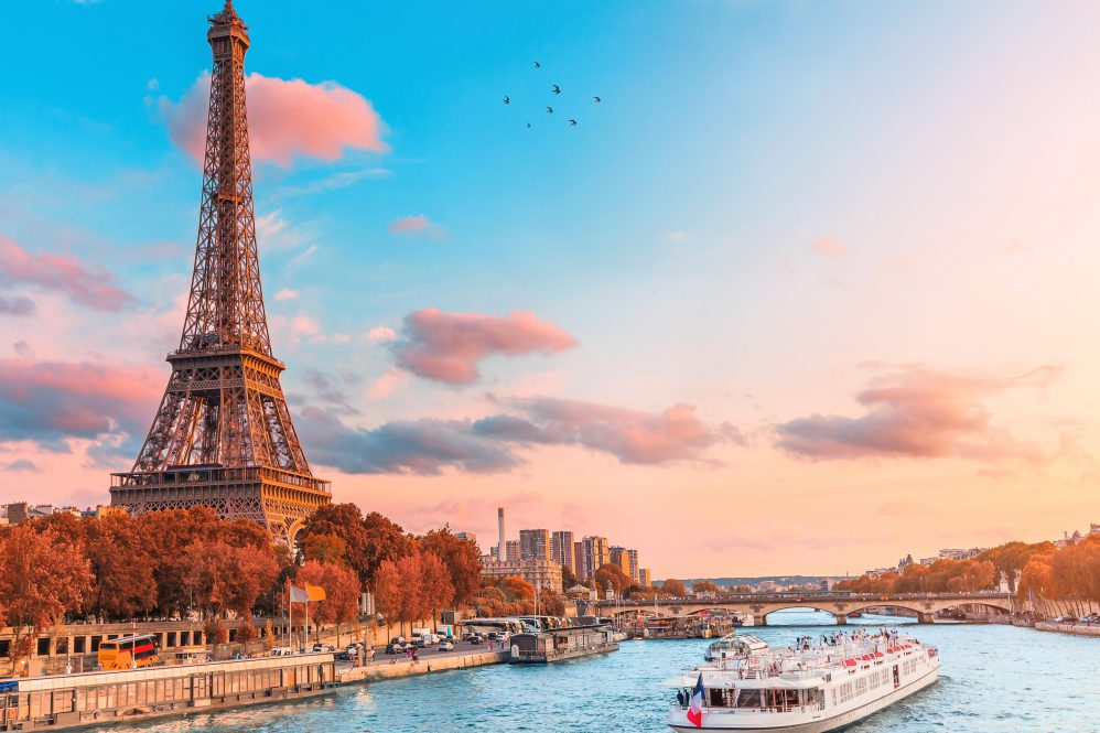 Paris is known as the city of love for a reason #OlympicHighlights #KevinHart #KenanThompson #Shorts