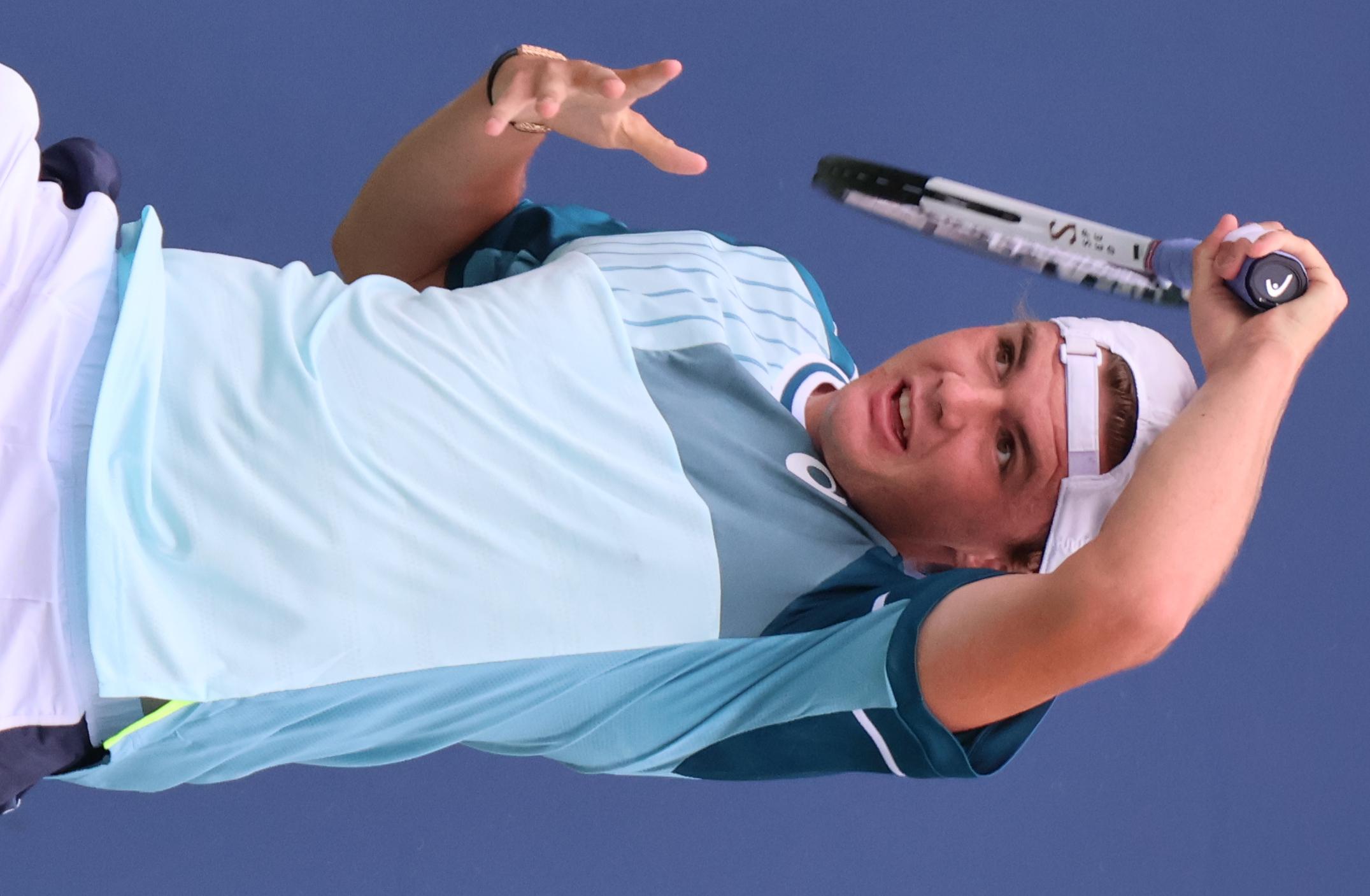 Stricker with stunning shot wins⁣ 1st title of 2024