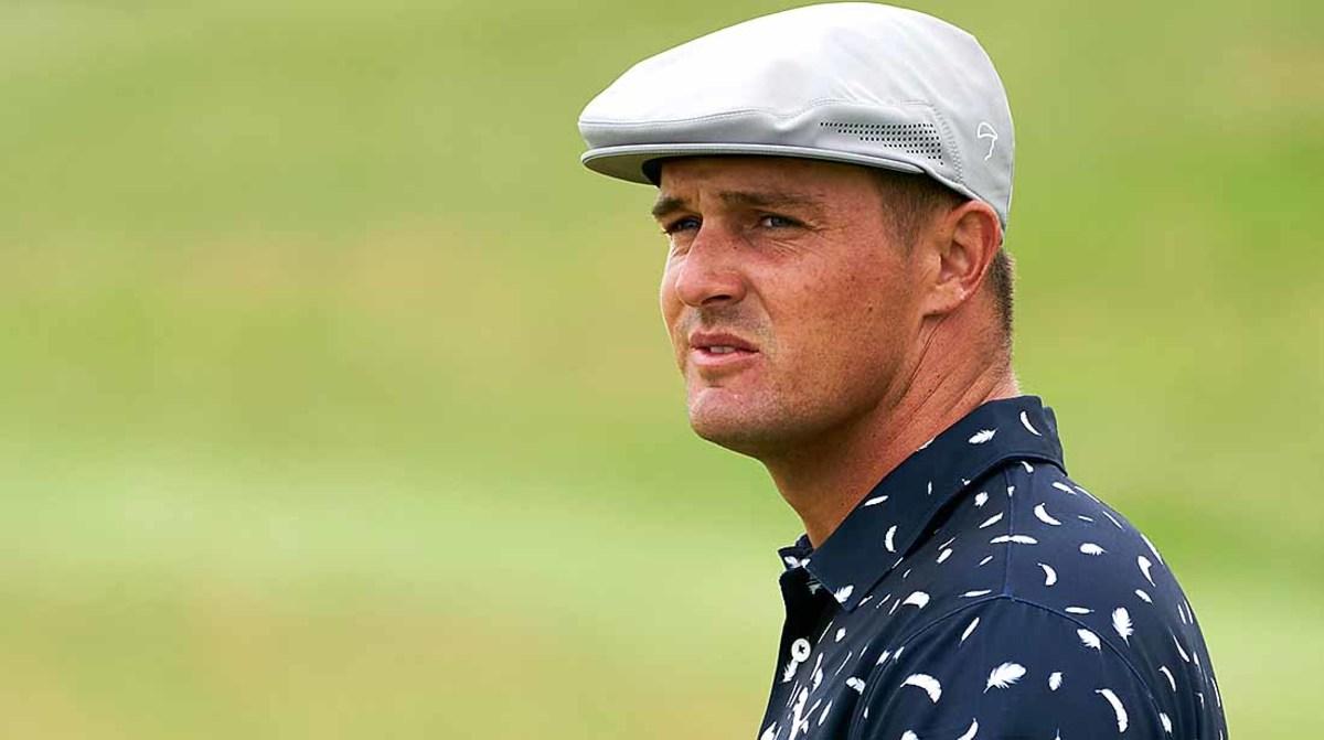 Unbelievable Feat! Bryson DeChambeau Nails Epic Chip-In Challenge Over a House! DeChambeau's Amazing Chip-In Over the House