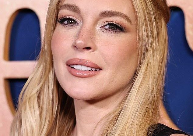 Here are some engaging title options for the article:

1. “What If? Lindsay Lohan’s Twin Sister Could Have Been Kelso’s Perfect Match! 😏 #That70sShow”
2. “Imagine If Kelso Dated Lindsay Lohan’s Twin! A Fun #That70sShow Twist 😏”
3. “The Ultimate Wh