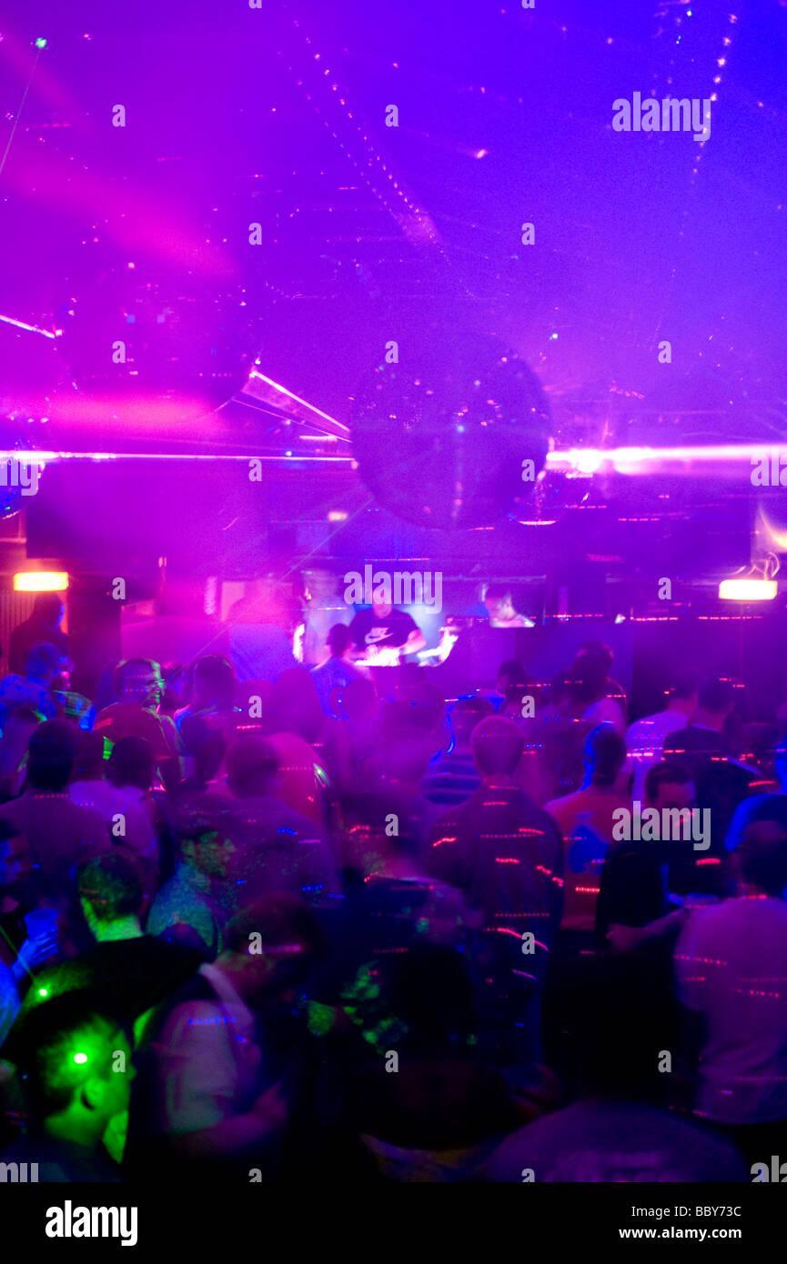 Club Snap Controversy: Broadcaster Calls Out Tyrrell Hatton's Attitude – Is It Time for a Change Club Snap