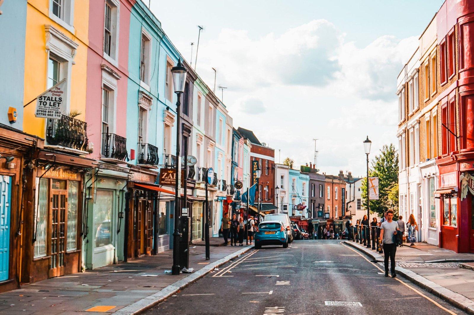 - A ⁢Celebrity ⁤Love‍ Story Unfolds in Notting Hill