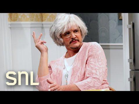 Mamá Pascal with the subtlety #SaturdayNightLive #BadBunny #PedroPascal #Shorts