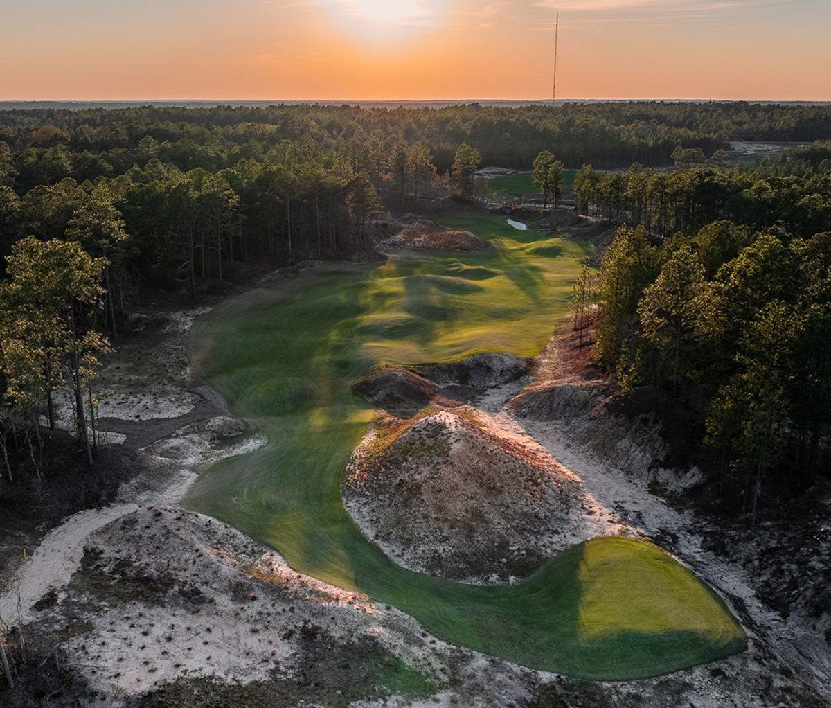 - Pinehurst No. 10: A Masterful Design