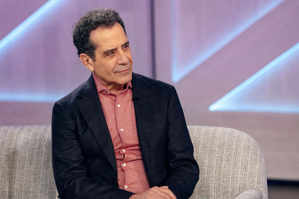 Here’s a more engaging title for your article:

“Unraveling the Haunting Secret Santa Mystery with Monk’s Adrian Monk! ☠️ #Monk #AdrianMonk #TonyShalhoub #Shorts