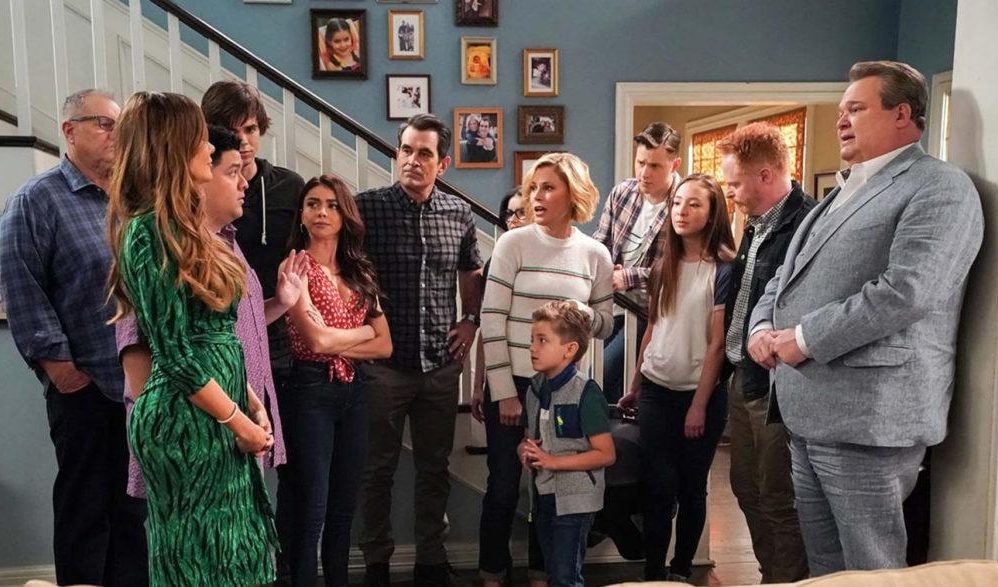 It’s a letter, Lisa ✉️ #ModernFamily #ClaireDunphy #PhilDunphy #Shorts