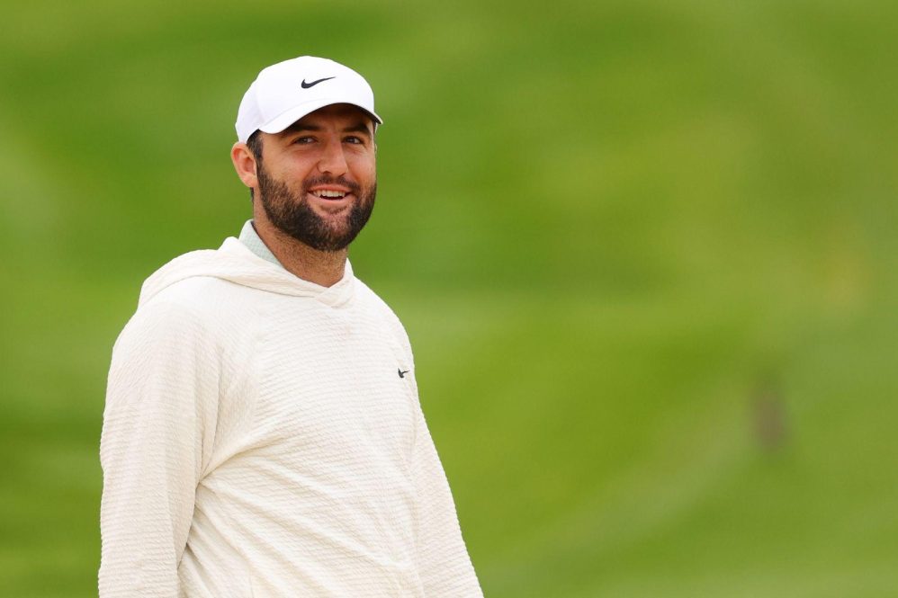 **”Scottie Scheffler Shines at 2024 Hero World Challenge as Rising Star Akshay Bhatia Shakes Up Veteran Leaderboard!”**