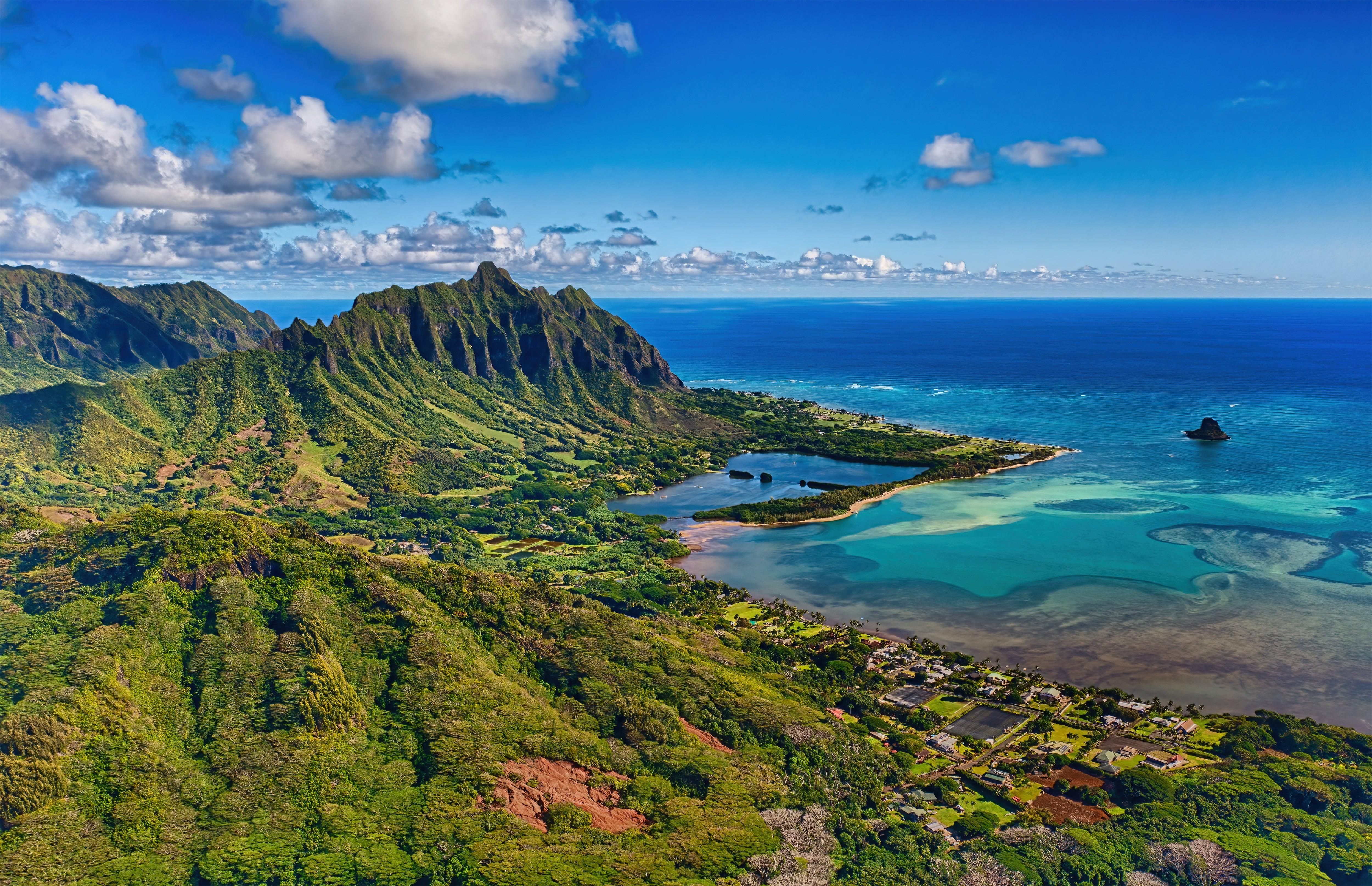 - Coastal Masterpieces: ​Explore Hawaiis Oceanfront Golf Havens